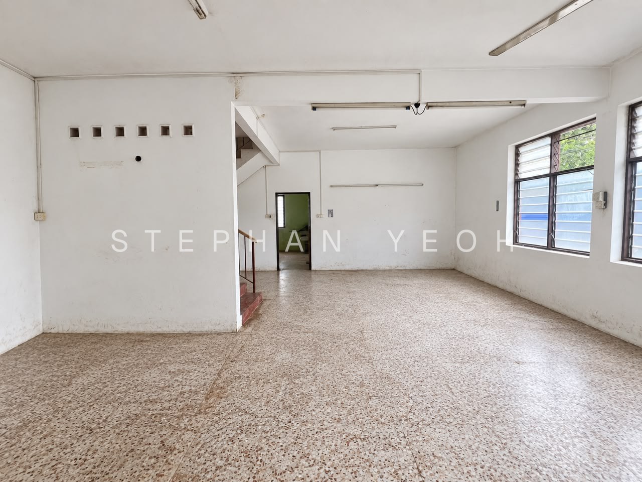 LANDED RENT AT AIR ITAM DOUBLE STOREY SUITABLE FOR STORAGE USE PURPOSE OR OWN STAY UNIT